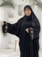 کیفیت پارچه سوپر الیزه جت‌بلک در عبای مشکی جواهردوزی مدل یاسمین